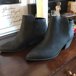 American Eagle Ankle boots